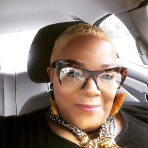 Meet your Posher, Monique